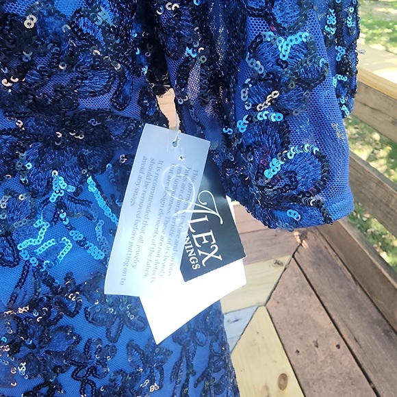 🔥NEW🔥 Fabulous Sequin V-Neck A-Line Dress w/Cold Shoulder Flutter Sleeve - NWT - Picture 6 of 7